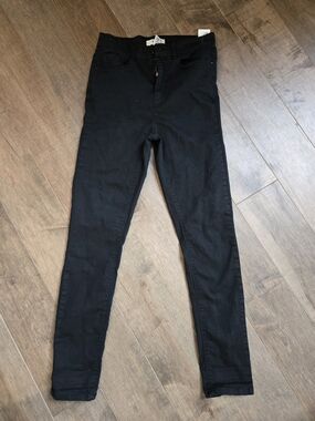 Forever 21 Black Skinny Jeans with Branded Waist Label, Size 25 Women